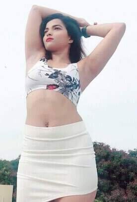 Delhi call girl with tight bra